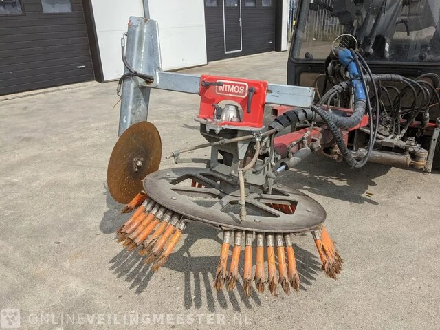 Werktuigendrager nimos, dh-trac okb-70 met veger- en kantensnijder, bouwjaar 2012 | 741h. | t-83-bzr - afbeelding 3 van  37