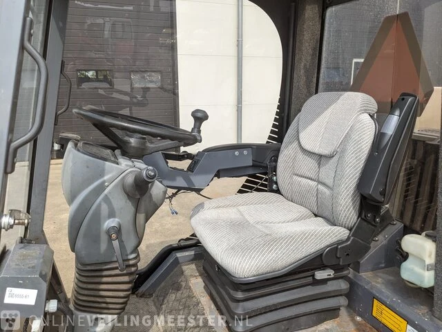 Werktuigendrager nimos, dh-trac okb-70 met veger- en kantensnijder, bouwjaar 2012 | 741h. | t-83-bzr - afbeelding 16 van  37