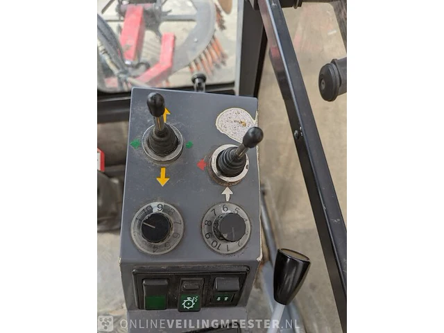 Werktuigendrager nimos, dh-trac okb-70 met veger- en kantensnijder, bouwjaar 2012 | 741h. | t-83-bzr - afbeelding 21 van  37