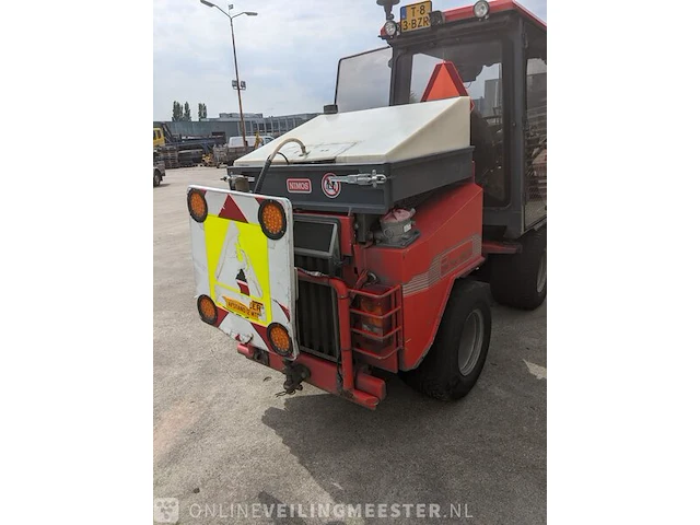 Werktuigendrager nimos, dh-trac okb-70 met veger- en kantensnijder, bouwjaar 2012 | 741h. | t-83-bzr - afbeelding 27 van  37