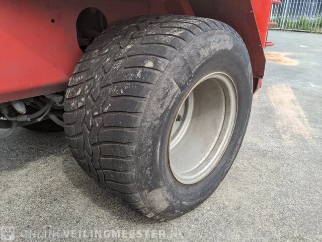 Werktuigendrager nimos, dh-trac okb-70 met veger- en kantensnijder, bouwjaar 2012 | 741h. | t-83-bzr - afbeelding 29 van  37