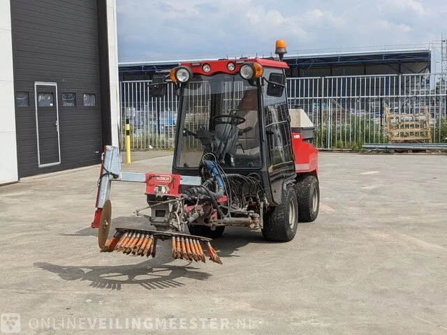 Werktuigendrager nimos, dh-trac okb-70 met veger- en kantensnijder, bouwjaar 2012 | 741h. | t-83-bzr - afbeelding 32 van  37