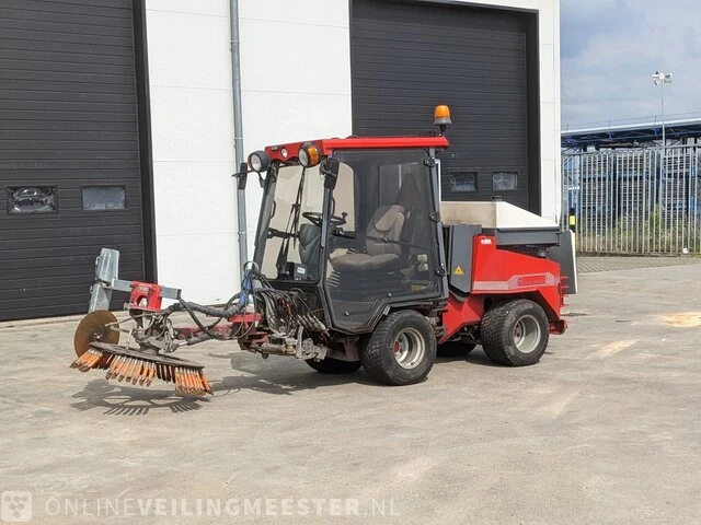 Werktuigendrager nimos, dh-trac okb-70 met veger- en kantensnijder, bouwjaar 2012 | 741h. | t-83-bzr - afbeelding 33 van  37