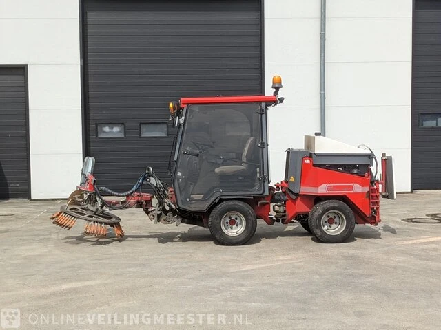 Werktuigendrager nimos, dh-trac okb-70 met veger- en kantensnijder, bouwjaar 2012 | 741h. | t-83-bzr - afbeelding 34 van  37