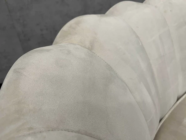 Westwing - design sofa beige - schelp velvet - afbeelding 11 van  12