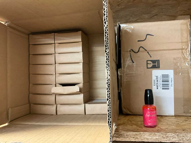Wet ‘n wild nagellak (6900x) - afbeelding 10 van  11