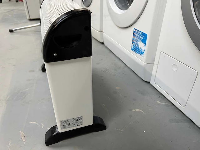 Whirlpool - whirlpool grijs koelkast + toyota naaimachine + el. heater convector - afbeelding 6 van  15
