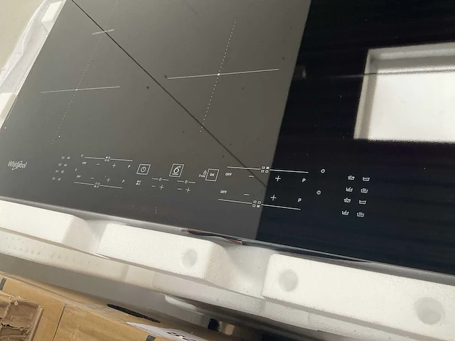 Whirlpool wb b4877 ne inbouw 4-zone inductie kookplaat - afbeelding 3 van  4