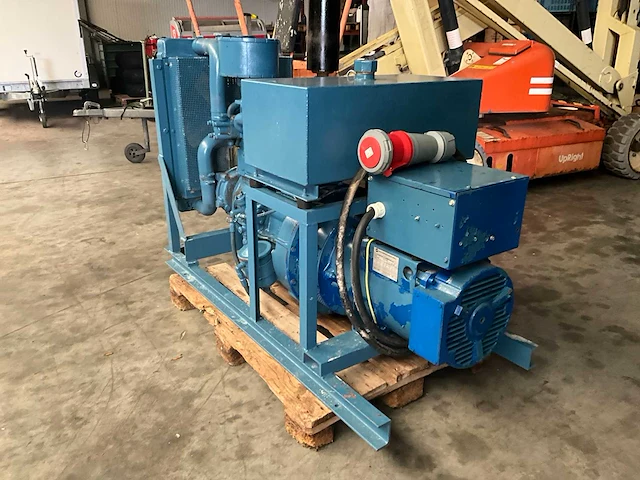 White / alternator 3 - generator set 36 kva - stroomgenerator - afbeelding 4 van  11