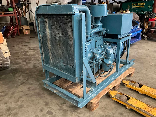 White / alternator 3 - generator set 36 kva - stroomgenerator - afbeelding 5 van  11