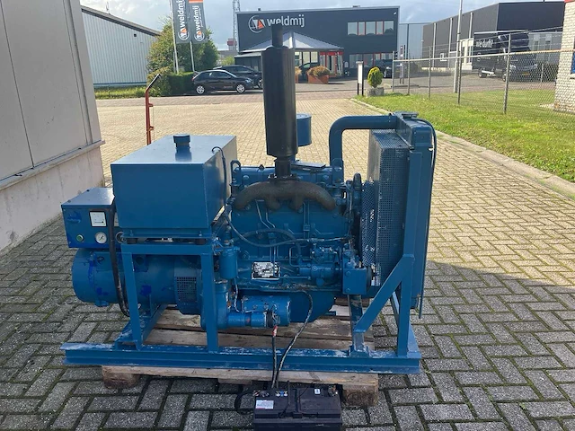 White / alternator 3 - generator set 36 kva - stroomgenerator - afbeelding 8 van  11