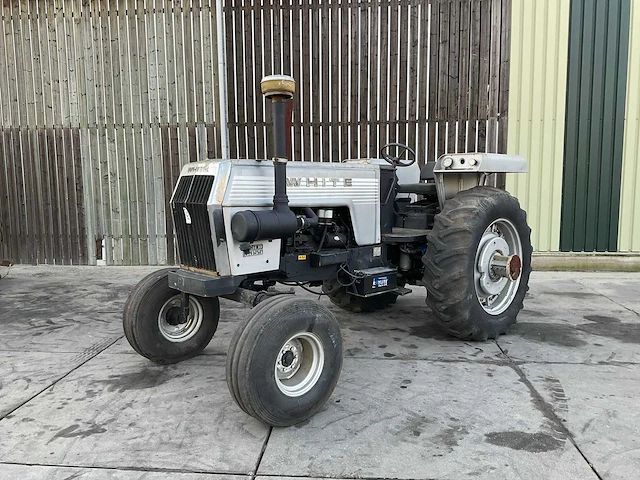 White field boss 2-105 oldtimer tractor - afbeelding 1 van  25