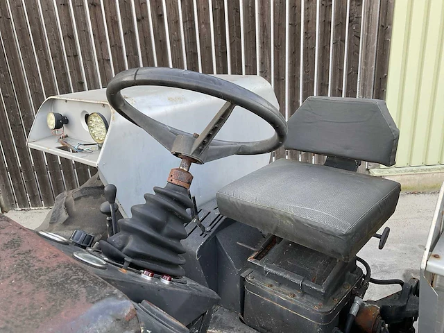 White field boss 2-105 oldtimer tractor - afbeelding 14 van  25