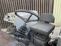 White field boss 2-105 oldtimer tractor - afbeelding 14 van  25