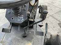 White field boss 2-105 oldtimer tractor - afbeelding 16 van  25