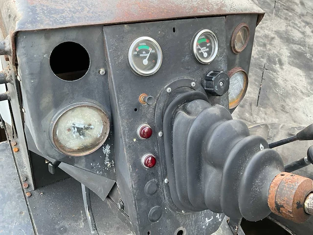 White field boss 2-105 oldtimer tractor - afbeelding 18 van  25