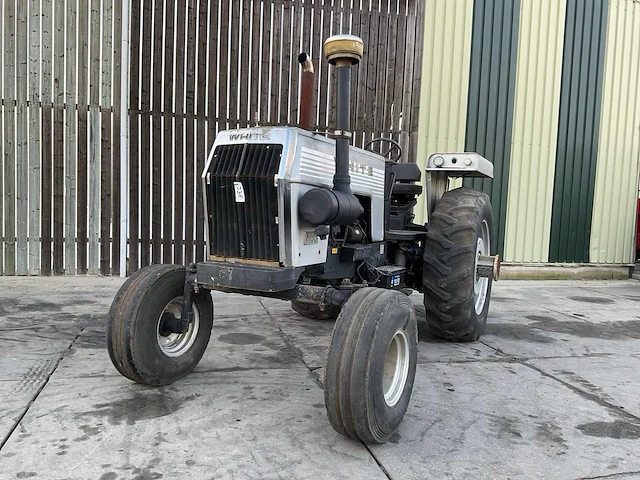White field boss 2-105 oldtimer tractor - afbeelding 12 van  25