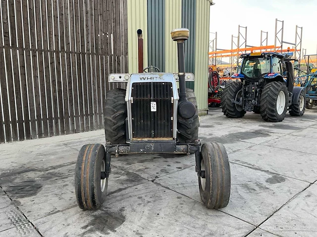 White field boss 2-105 oldtimer tractor - afbeelding 19 van  25
