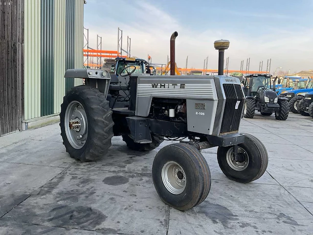 White field boss 2-105 oldtimer tractor - afbeelding 20 van  25