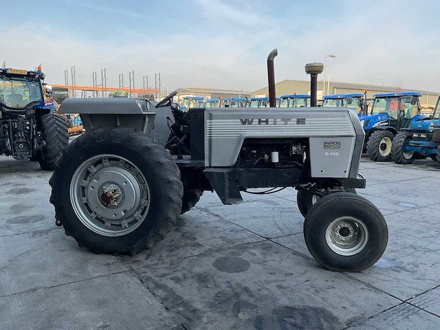 White field boss 2-105 oldtimer tractor - afbeelding 21 van  25
