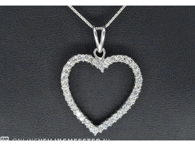 White gold heart-shaped pendant with diamond - afbeelding 3 van  4