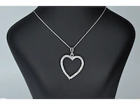 White gold heart-shaped pendant with diamond - afbeelding 4 van  4