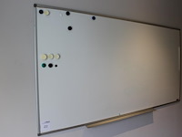 Whiteboard. afmeting 182 x 93 cm.