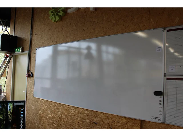 Whiteboard. afmeting 302 x 120 cm. - afbeelding 1 van  2
