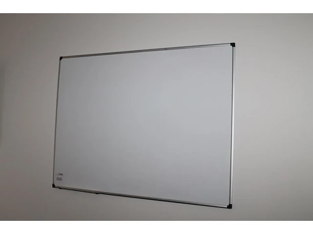 Whiteboard met afmeting 120 x 90 cm. - afbeelding 1 van  1