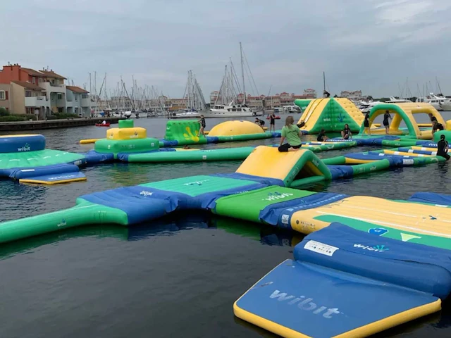 Wibit - compleet aquapark met toebehoren - combinatie kavels 2 t/m 107 - afbeelding 1 van  6