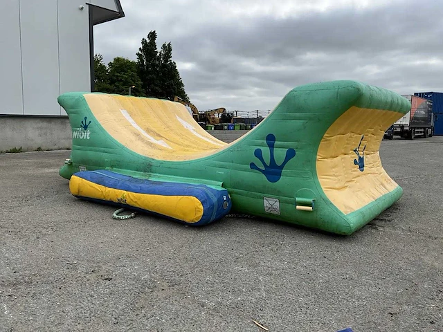 Wibit - halfpipe - aquapark speeltoestel (c) - afbeelding 9 van  9