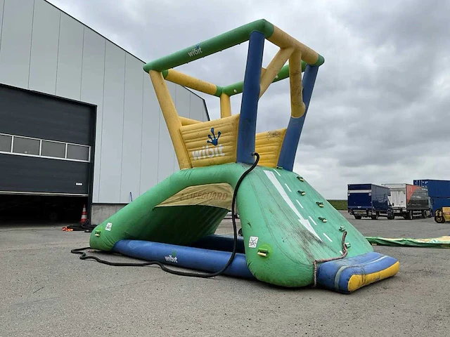 Wibit - lifeguard tower - aquapark strandwacht toren (c) - afbeelding 2 van  9