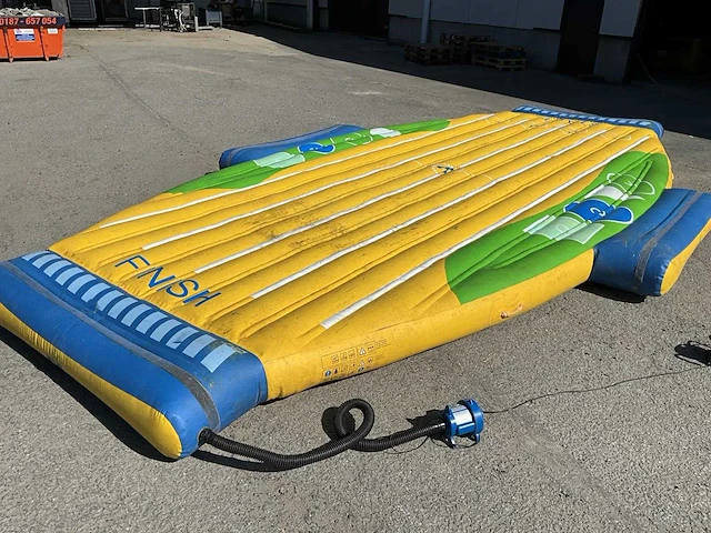 Wibit - oval 4 - aquapark speeltoestel (c) - afbeelding 1 van  5