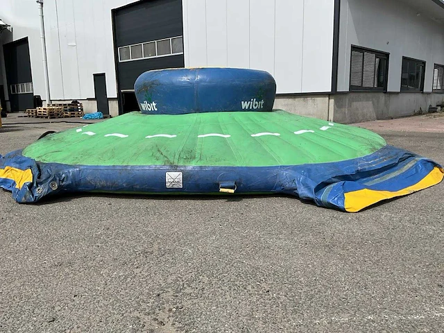 Wibit - roundabout - aquapark speeltoestel (c) - afbeelding 2 van  8
