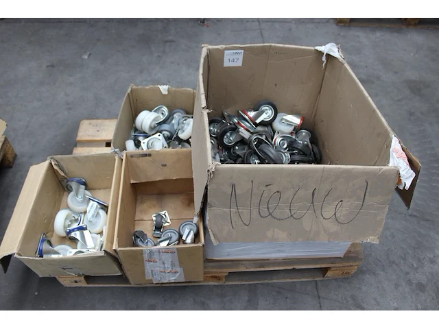 Wielen in diverse maten en uitvoeringen op pallet. - afbeelding 1 van  2