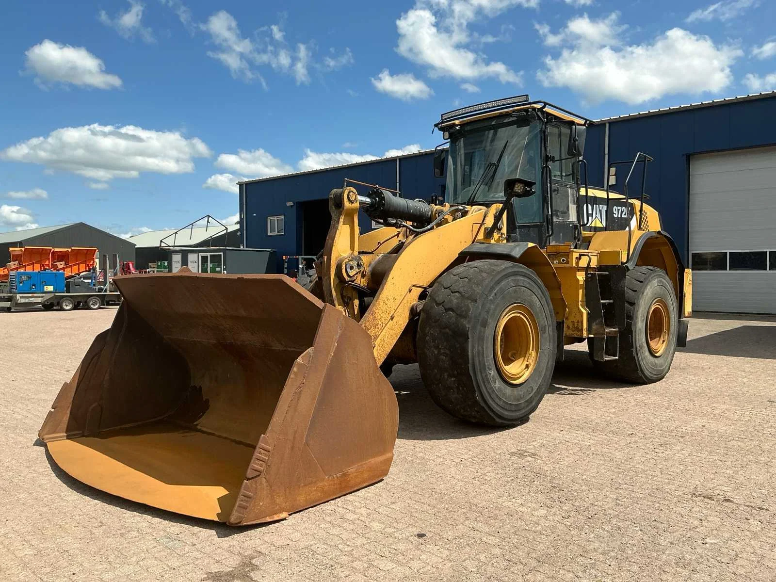 Wiellader, utv’s, heftruck, staalconstructies, garages, shelters, aanbouwdelen, buitenkeukens en gereedschap