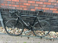 Wielrennersfiets van limpurg, zwart