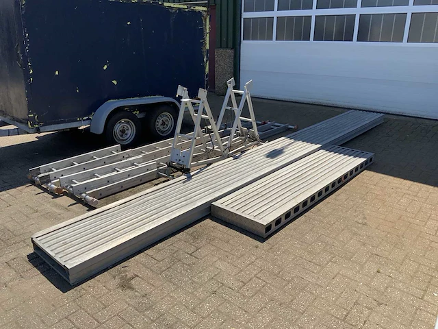 Wienese aluminium gevel/optreksteiger - afbeelding 1 van  12