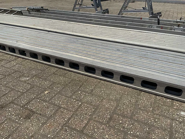 Wienese aluminium gevel/optreksteiger - afbeelding 3 van  12