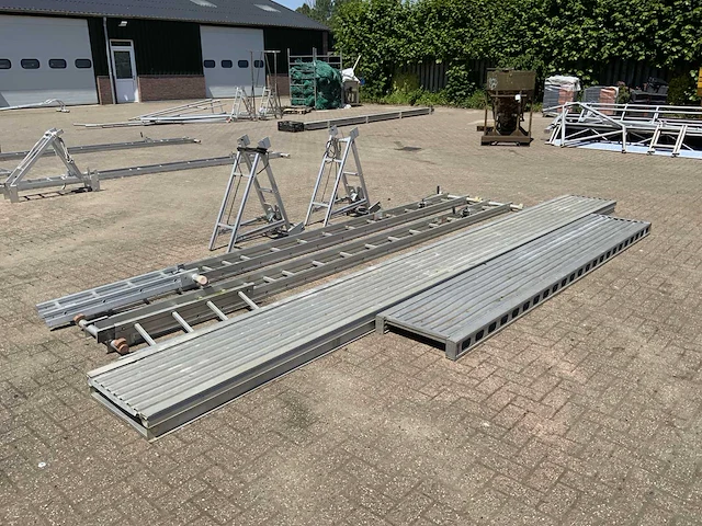 Wienese aluminium gevel/optreksteiger - afbeelding 1 van  12