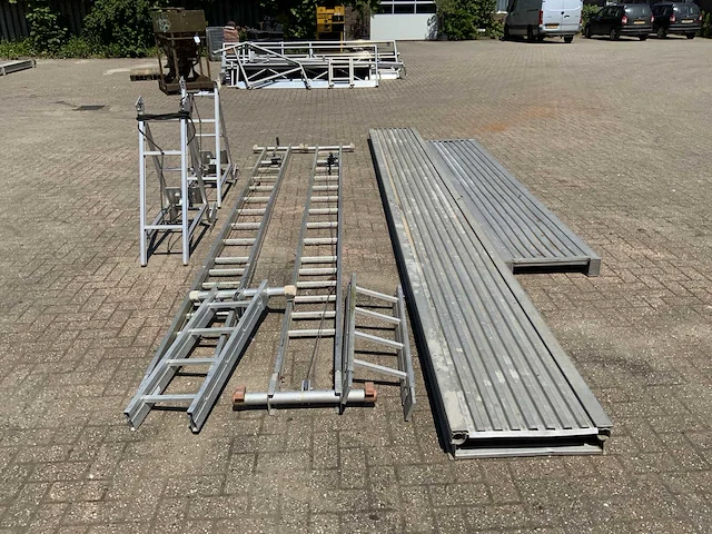 Wienese aluminium gevel/optreksteiger - afbeelding 6 van  12