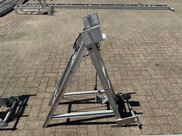 Wienese aluminium gevel/optreksteiger - afbeelding 10 van  12