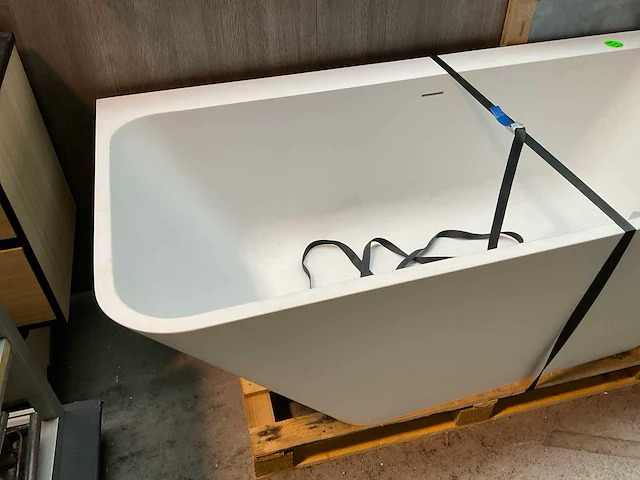 Wiesbaden inge solid surface half vrijstaand bad 180x84x57cm mat wit - afbeelding 3 van  9