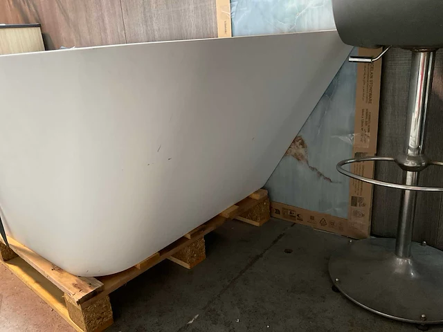 Wiesbaden inge solid surface half vrijstaand bad 180x84x57cm mat wit - afbeelding 9 van  9