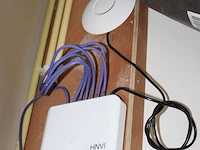 Wifiversterker unifi met verdeler network light 16 poe. - afbeelding 2 van  2