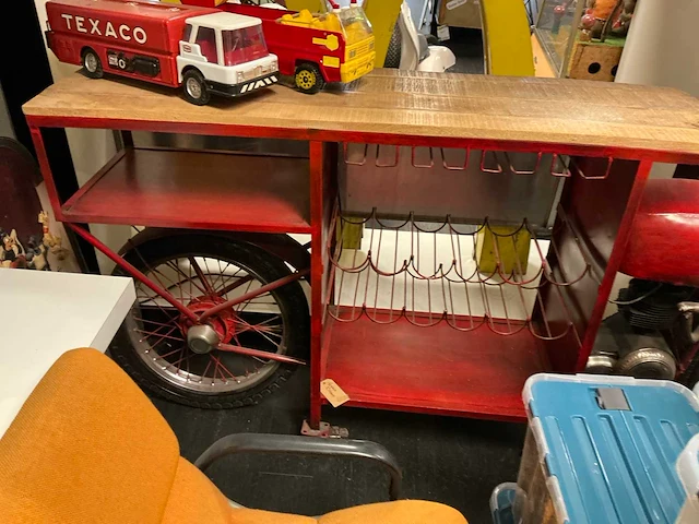 Wijnkast motor decoratie - afbeelding 1 van  4
