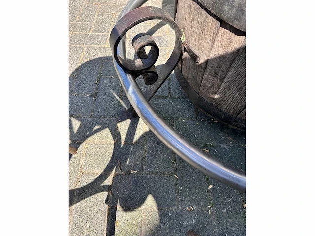 Wijnvat tafel met krukken - afbeelding 4 van  4