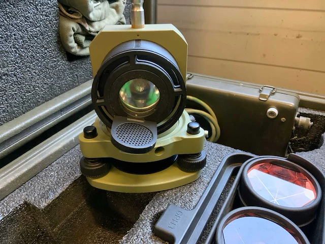 Wild heerbrugg t2 theodoliet landmeters uitrustings set - afbeelding 5 van  27