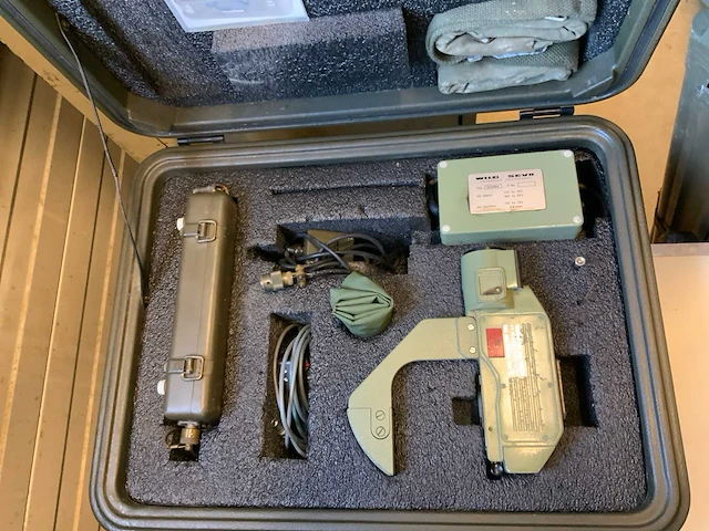 Wild heerbrugg t2 theodoliet landmeters uitrustings set - afbeelding 9 van  27