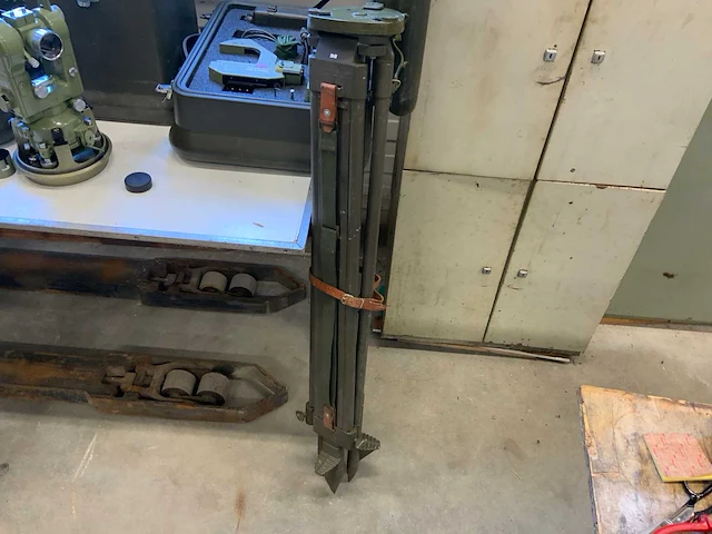 Wild heerbrugg t2 theodoliet landmeters uitrustings set - afbeelding 18 van  27